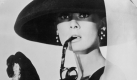 Audrey Hepburn in einer ihrer bekanntesten Rollen: Miss Holly Golightly. Eigentlich wünschte sich Capote Marilyn Monroe als exaltierten Nachtschwärmer. Dazu kam es jedoch nicht, ...
 Foto: dpa