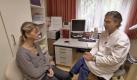 Die schlaffe Haut bringt Dr. Walgenbach mit einer Straffung von Oberarmen, Bauch und Beinen wieder auf Vordermann. Zwei Kilo Haut werden Heike entfernt. Außerdem bekommt sie einen neuen Busen. Am Ende ist sie glücklich über das Ergebnis. Foto: RTL2