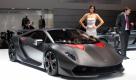 Dieser heißer Flitzer, ein Lamborghini, wiegt nur 999 Kilogramm, dank eines leichten Kohlefaserverbundstoffrahmen.
 Foto: pi