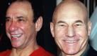 Die Star Trek-Schauspieler F. Murray Abraham und Patrick Stewart. Letzteren hat Dirk Bartholomä bislang immer vergeblich eingeladen. Er würde gern zur FedCon kommen. Doch durch das Theaterspiel im Londoner Westend ist er sehr eingebunden, sagt der deutsche Trekkie. Foto: dpa