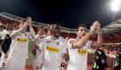 Martin Stranzl (rechts) kennt die Bundesliga bereits aus seiner Zeit beim TSV 1860 München und dem VfB Stuttgart. Borussia Mönchengladbach holte den Abwehrspieler für 800.000 Euro aus der russischen Liga von Spartak Moskau zurück. Foto: dpa