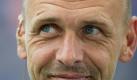 Trainer Holger Stanislawski soll in Köln mittelfristig was aufbauen. Foto: Uwe Anspach Foto: dpa