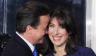New British Prime Minister, Conservative leader, David Cameron (L) kisses his wife Samantha (R) on the steps on 10 Downing Street, central London, England on 11 May 2010. Conservative Party leader David Cameron will become the Britain's next Prime Minister and lead a coalition government with the Liberal Democrats. EPA/DANIEL DEME +++(c) dpa - Bildfunk+++ Foto: dpa