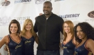 Shaquille O'Neal, einer der bekanntesten amerikanischen Basketballspieler ist bei seinem neuen Verein, den Cleveland Cavaliers, von den Cheerleaderinnen begrüßt worden. O'Neal gilt als einer der besten Basketballer der Welt. Foto: ap