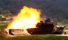 Südkorea hat gemeinsam mit den USA eine Übung südlich der entmilitarisierten Zone in Pocheon durchgeführt. Auf dem Bild schießt ein M1 Abrams Panzer auf eine fiktive Stellung. Andernorts Routine, sind militärische Übungen im Konflikt zwischen Nord- und Südkorea immer eine Provokation des jeweiligen Nachbarn.  Foto: dapd