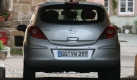Aggressive Formen auch im Heckbereich - der Corsa bernimmt hier die Struktur seines groen Bruders Astra. Foto: news.de
