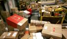 Zu Weihnachten ist für die Paketdienste Hochsaison. Um insgesamt 15 Milliarden Euro Umsatz balgen sich Dutzende kleinerer oder größerer Unternehmen. Zu den größeren Konkurrenten des Ex-Monopolisten Deutsche Post... Foto: ddp