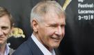 Harrison Ford (69) hat als Kind an Auerirdische geglaubt. Ich dachte, dass ich vielleicht irgendwann mal eine fliegende Untertasse sehe. Aber bis jetzt ist das nicht passiert, sagte der Hollywoodschauspieler der Nachrichtenagentur dpa in Berlin. Ich habe Auerirdische in Filmen gesehen. Als Kind habe ich das nicht hinterfragt, meinte Ford. In seinem neuen FilmCowboys  Aliens, der am 25. August in die Kinos kommt, kmpft er in einem Westernstdtchen gegen eine Invasion aus dem All. Foto: dpa