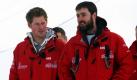 Prince Harry (links) und Marti Hewitt stoßen zur Wanderung mit den Verwundeten auf der Insel Spitzbergen zwischen dem norwegischen Festland und dem Nordpol dazu. Aus dem britischen Palast heißt es, der 26-jährige Harry begleitet die Gruppe verwundeter Soldaten auf ihrem 320 Kilometer langen Weg. Die Aktion soll für Spendengelder in Höhe von zwei Millionen Euro für Kriegsveteranen sorgen. Foto: dapd