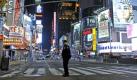 Fast wie ausgestorben wirkt der Times Square in New York. Die Polizei hat die Flaniermeile mit ihren zahlreichen Theatern abgeriegelt. Grund dafür ist der Fund einer Autobombe. EinPolizist hatte am Abend ein qualmendes Auto entdeckt, in dem Propangasbehälter, Benzin, Sprengpulver und eine Uhr gefunden wurden. Foto: dpa