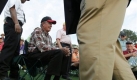 An official directs the crowd while Tiger Woods' ball sits near a patron's foot where he sat near the 18th green during the first round of the Masters golf tournament at the Augusta National Golf Club in Augusta, Ga., Thursday, April 9, 2009. (AP Photo/Rob Carr) Foto: ap