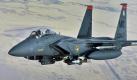 Ein F-15E Kampfflugzeug fliegt im Oktober 2008 über Afghanistan. US-Beamte informierten die Öffentlichkeit, ein F-15E sei in Libyen abgestürzt. Die zwei Crewmitglieder konnten vorher entkommen, indem sie den Schleudersitz betätigten.  Foto: dapd