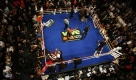 Vitali Klitschko bleibt Schwergewichts-Boxweltmeister nach WBC-Version. Für Klitschko, der sich hier im Ring feiern lässt, war es der 38. Sieg und der 37. vorzeitige Triumph. Der bisher ungeschlagene Herausforderer Cristobal Arreola musste nach 27. Erfolgen seine erste Niederlage hinnehmen. Foto: ap