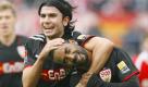 Der Stuttgarter Vierfach-Torschütze Cacau (r.) jubelt mit Mannschaftskollege Serdar Tasci über das 2:0 gegen Köln. Foto: dpa