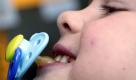 Einige asiatische Hersteller haben Nanotechnologie in Kinderspielzeugen und Schnullern angewendet. Die Verbraucherzentrale sieht das sehr kritisch und rät vom Kauf dieser Produkte ab.  Foto: ddp