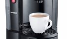 Die Bestnote im Test erkämpte sich das Padsystem vonSeverin. Es ist mit 49 Euro das billigste Gerät im Test. Verzichtet aber dafür auf eine Milchfunktion. Eine Tasse Kaffee aus demPad kostet ab etwa 13 Cent. Foto: Severin