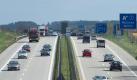 Autobahn 12 im brandenburgischen Jacobsdorf: FDP-Chef Rösler beharrt wegen der hohen Spritpreise auf einer höheren Pendlerpauschale - Finanzminister Schäuble jedoch lehnt eine höhere Pauschale weiter ab. Foto: Patrick Pleul Foto: dpa