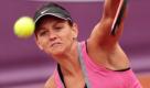 Die Australierin Casey Dellacqua versucht beim Match gegen Shahar Peer aus Israel in der ersten Runde der Open Tennis-Meisterschaften in Brüssel, den Ball zu erwischen. Bis Samstag treffen sich hier die besten Tennis-Damen der Welt auf rotem Sand. Obwohl das Preisgeld vergleichsweise niedrig ist lohnt sich die Teilnahme: Jeder Sieg bringt ordentlich Punkte für die Sportlerinnen. Foto: dapd