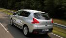 Mit insgesamt 500 Newtonmetern Drehmoment kommt das Hybridauto flott auf Touren. Sowohl bei Fahrten ins Grüne...
 Foto: press-inform