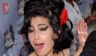 ...Amy Winehouse, die ebenfalls nicht gerade nüchtern erscheint, in einer Toilette frisch geborene Mäusebabys in den Händen hält und ihnen Namen gibt. Neben Alkohol- und Drogenkonsum kam bei der Soulsängerin auch noch Bulimie und Magersucht hinzu.

 Foto: dpa