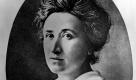 Eine von Zetkins Mitstreiterinnen: Rosa Luxemburg. Sie gilt als bedeutende Vertreterin der europäischen Arbeiterbewegung, die sich für faire Lohne einsetzte. Vor allem die Bezahlung von Frauen ist bis heute häufig noch nicht der der Männer gleichgestellt. Foto: dpa