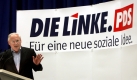 Der designierte Spitzenkandidat der Linkspartei in NRW, Oskar Lafontaine, spricht am 30. Juli 2005 bei der Landesmitgliederversammlung der nordrhein-westfälischen PDS in Essen. Foto: dpa
