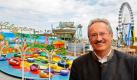 Der Münchner Oberbürgermeister Christian Ude (SPD) schaut sich auf der Theresienwiese in der bayerischen Hauptstadt auf der Tribüne der Pferderennbahn der historischen Wiesn um. Das 177. Oktoberfest feiert in diesem Jahr sein 200-jähriges Jubiläum. Das größte Volksfest der Welt wird am Samstag mit dem Einzug der Wiesnwirte und dem traditionellen Anzapfen eröffnet. Foto: dapd