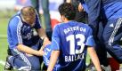 Einen unfreiwillig kurzen Arbeitstag hatte Michael Ballack. Der Capitano musste nach einer halben Stunde mit einer Knieverletzung raus. Foto: ddp