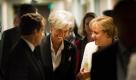 Frankreichs Präsident Nicolas Sarkozy, IWF-Chefin Christine Lagarde und Bundeskanzlerin Angela Merkel beim Euro-Gipfel in Brüssel. Am 26. Oktober gelang endlich der lang ersehnte Durchbruch im Kampf um den Euro - zumindest vorläufig. Griechenland bekommt den Schuldenschnitt um 50 Prozent, zugleich wird der Rettungsfonds EFSF auf 1 Billion Euro erweitert, dank des umstrittenen Hebels. Foto: dapd