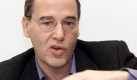 Geboren wird Gregor Gysi am 16. Januar 1948 in Berlin. Gysi entstammt einer jüdischen Familie. Sein Vater Klaus war in der DDR unter anderem als Botschafter, Kulturminister und Staatssekretär für Kirchenfragen tätig. Seine Mutter Irene Gysi war Abteilungsleiterin für Kultur im SED-Zentralkomitee. Foto: ddp