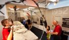 Im Grenzlandmuseum Eichsfeld in Teistungen sollen auch kleine Besucher sich besser vorstellen können, was die Teilung Deutschlands zu Zeiten des Kalten Krieges bedeutet hat: In der Ausstellung finden sich nachgebildete Teile der Grenzanlagen. Nach einem neuen Konzept wurde das Museum umgestaltet und steht nun den Besuchern wieder offen. Auf einer Gesamtfläche von 110 Quadratmetern werden 950 Bilder und 200 Filme präsentiert. Foto: dpa