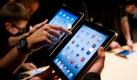 Apple hat die dritte Generation seines populären Tablets kräftig aufgerüstet: Vor allem das neue Display hat es in sich. Die Auflösung wurde, im Vergleich zu den Vorgängermodellen, noch einmal erhöht. Das sogenannte Retina-Display, das brillante Bilder liefert und bisher nur bei iPhone 4 und iPhone 4S zum Einsatz kam, soll nun auch die Augen der zukünftigen iPad3-Besitzer verwöhnen.  Foto: dpa