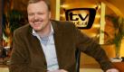 Stefan Raab, Moderator der ProSieben-Show 'TV total', aufgenommen am 27.04.2004 im Studio in Köln (Archivfoto). In Istanbul steht am 15. Mai sein Gespür für Musik-Talente auf dem Prüfstand: Dann nämlich tritt der von Raab entdeckte Nachwuchssänger Max Mutzke gegen 23 andere Europäer an, um beim Grand-Prix-Finale Deutschland zu vertreten. Sollte der Coup gelingen und Max auf einem der vorderen Plätze landen, dürfte für Raab vielleicht wieder eine Auszeichnung der Phono-Industrie fällig werden. Erst vor vier Jahren hatte sie ihn zum nationalen Produzenten des Jahres gewählt. Foto: Jörg Carstensen dpa (zu dpa Themenpaket: 'Grand Prix Eurovision' vom 09.05.2004) Foto: dpa