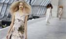 London ist seiner Zeit mal wieder voraus: Bei der britischen Fashion Week zeigen Models die neuen Kollektionen für Frühjahr und Sommer 2011. Foto: dapd