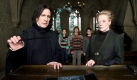 Gefahr im Verzug: Auf diesem simplen Schmuckstck lastet ein folgenschwerer Fluch. Doch das knnen Severus Snape (Alan Rickman) und Minerva McGonagall (Maggie Smith) erst besttigen, als ein Schler bereits davon getroffen wurde. Foto: news.de
