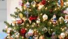 Damit die Festtagsstimmung nicht sinkt ist Standfestigkeit bei Baum und Familie gefragt. Foto: dpa