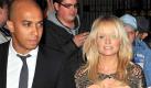 Emma Bunton hat sich verlobt
Vorspann: 	
Text: 	

London (dpa) - Immer wieder hat Emma Bunton betont, dass sie auch ohne Trauschein mit ihrem Freund Jade Jones (31) glücklich sei, mit dem sie seit zwölf Jahren zusammen ist. Jetzt aber werden auch für das Ex-Spice Girl die Hochzeitsglockenläuten, berichtet die «Sun» in ihrer Onlineausgabe.

An ihrem 35. Geburtstag hat Jones seiner Angebeteten am Freitag endlich die Frage aller Fragen gestellt und Emma Bunton einen glitzernden Diamantring an die Finger gesteckt. Im britischen Sender ITV sagte die Sängerin, die ihr zweites Kind erwartet: «Ich bin eine sehr, sehr glückliche Frau.» Das freudige Ereignis wurde am nächsten Abend groß mit Victoria Beckham und ihrem Mann David in einem Restaurant gefeiert.
Ressort: 	VIP
Schlagworte: 	Leute/Großbritannien/
Bilder: 	

 Foto: dpa