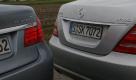Besonders herbe Einbrüche erlebte die automobile Oberklasse im Jahr 2009. Betroffen waren auch die Mercedes S-Klasse (rechts) und der BMW 7er (links). Foto: press-inform
