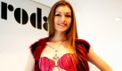 Ein Model präsentiert in den Verkaufsräumen von Rodan Design am Kurfürstendamm in Berlin Dessous fuer die Show Black Night III. In der Show werden am Freitag und Samstag Accessoirs und Bekleidung von acht Designern präsentiert. Foto: ddp