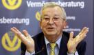 Reinfried Pohl, Gründer und Vorstandsvorsitzender der Deutschen Vermögensberatung (DVAG), spricht am Freitag (11.04.2008) am Unternehmenssitz in Frankfurt am Main bei der Bilanzpressekonferenz seines Unternehmens.Die Deutsche Vermögensberatung erzielte nach eigenen Angaben im Geschäftsjahr 2007 das beste Ergebnis der Unternehmensgeschichte, der Inlandsumsatz stieg um 16,4 Prozent auf über eine Milliarde Euro. Der Jahresüberschuss erreichte 126,2 Millionen Euro. Foto: dpa