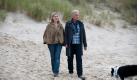 Es ist beschaulich auf der Nordseeinsel, doch auch hier passieren schreckliche Dinge: Hauptkommissar Theo Clüver (Robert Atzorn) befragt Mona Brandheide (Nicola Thomas): Sie war die beste Freundin von Maria Karlstedt, die vor 20 Jahren plötzlich spurlos verschwunden ist. Foto: ZDF/Christine Schroeder
