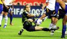 Tor: Nadine Angerer (M.) ist die unumstrittene Nummer 1 zwischen den Pfosten. Die 31-Jährige hütet in der Bundesliga das Tor für den 1. FFC Frankfurt und hat bereits 87 Länderspiele bestritten. Mit der DFB-Frauenelf wurde sie 2003 und 2007 Weltmeisterin, holte dreimal Bronze bei Olympia und ist vierfache Europameisterin. Foto: dpa