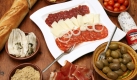 Spanisches Fast Food wie hier Tapas geht etwas langsamer vonstatten. Foto: ddp