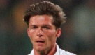 24 Länderspiele (7 für die DDR-Auswahl): Seine Kindheit verbrachte Dariuz Wosz in Halle an der Saale. Dort begann für den polnischstämmigen Mittelfeldspieler auch seine Fußballkarriere. 1992 wechselte er zum VfL Bochum. Obwohl Wosz bis 1990 schon sieben Länderspiele für die DDR absolviert hatte, dauerte es sieben Jahre bis er in die gesamtdeutsche Auswahl berufen wurde. Er brachte es auf 17 Spiele für die DFB-Auswahl. Foto: dpa