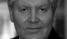 Der beliebte Showmaster Wim Thoelke ist tot. Nach einem Bericht der 'Bild'-Zeitung starb er am vergangenen Sonntag (26.11.) im Alter von 68 Jahren an einem Herzleiden. Thoelke war einem Millionenpublikum unter anderem durch die Fernsehsendung 'Der große Preis ' bekannt geworden. - Archivbild von Oktober 1995  Foto: dpa