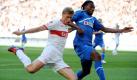 Hier kommt Pogrebnyak (links) kommt gegen Hoffenheims Isaac Vorsah zum Abschluss. Foto: dpa