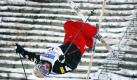 Der Amerikaner Sho Kashima zeigt seine akrobatischen Fähigkeiten bei einem Qualifikationswettbewerb der Freestyle Ski WM in Calgary, Kanada. Foto: ap