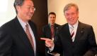 Bundespräsident Horst Köhler trifft am Dienstag (18.05.2010) in Peking den chinesischen Zentralbankgouverneur Zhou Xiaochuan zu einem Gespräch über Finanzen. Das deutsche Staatsoberhaupt hält sich zu einem fünftägigen Besuch im Reich der Mitte auf und besucht die Expo-Ausstellung in Shanghai. Foto: Wolfgang Kumm dpa +++(c) dpa - Bildfunk+++ Foto: dpa
