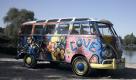 Vor allem bei Hippies beliebt: quietschebunte Bullis. Foto: hamburg-bullis.de