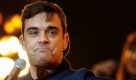 Der britische Sänger Robbie Williams bei einem Auftritt in Berlin. Sein neues Werk Reality Killed the Video Star schaffte auf Anhieb den Sprung an die Spitze der Albumcharts. Foto: ddp